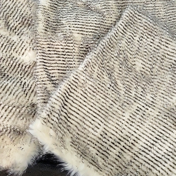 Faux Fur Pillow Cover - Picture 3 of 3